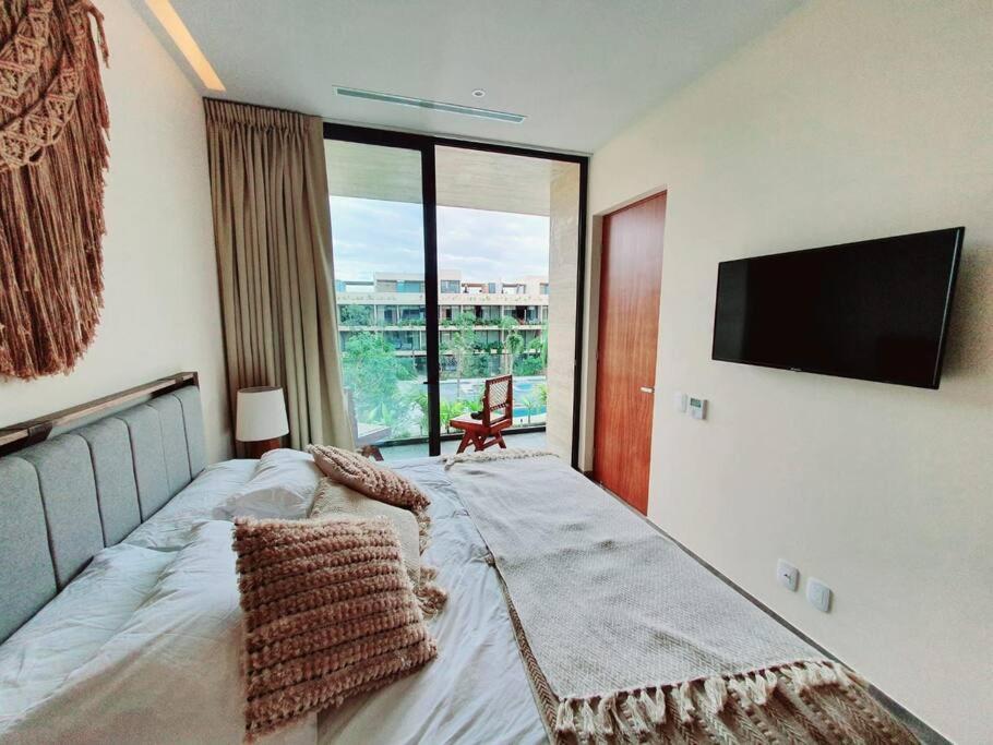 Apartamento Mistiq Pent House 3 Recamaras, 3 Banos, Sala, Comedor, Terraza Y Jacuzzi Tulum