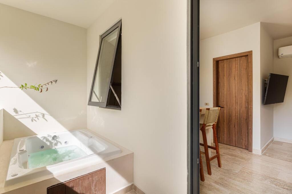 El Paraiso Ikebana Oasis, Pool And Secured Space