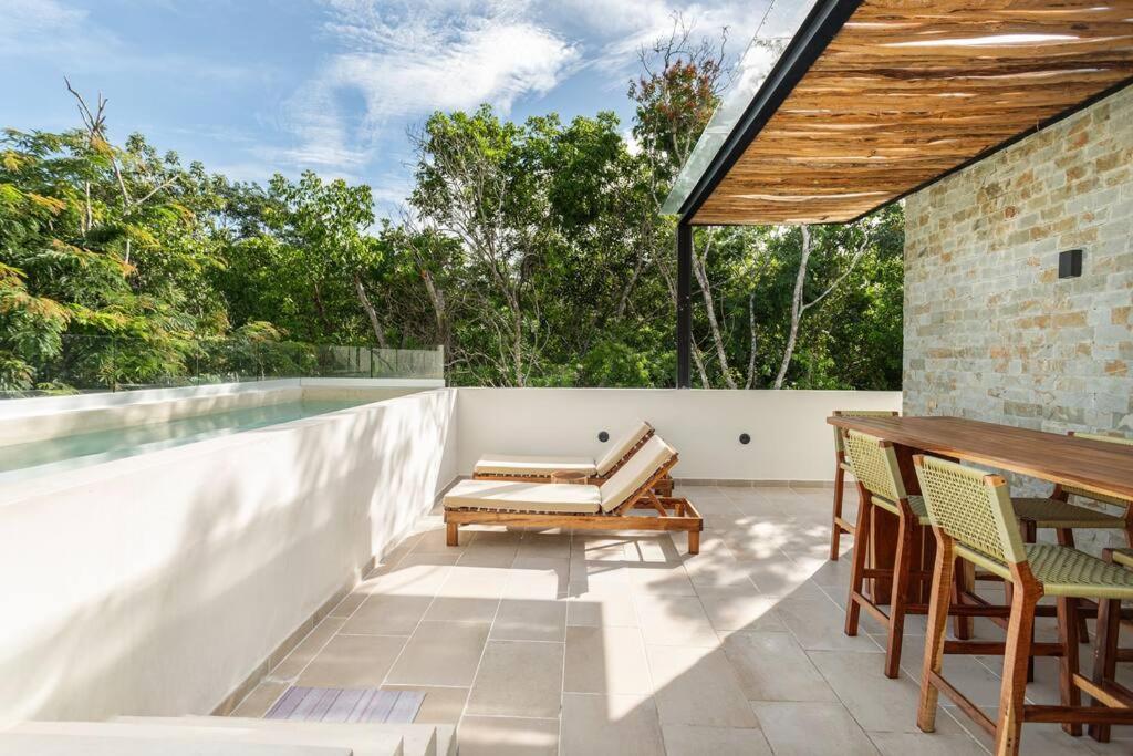 El Paraiso Ikebana Oasis, Pool And Secured Space