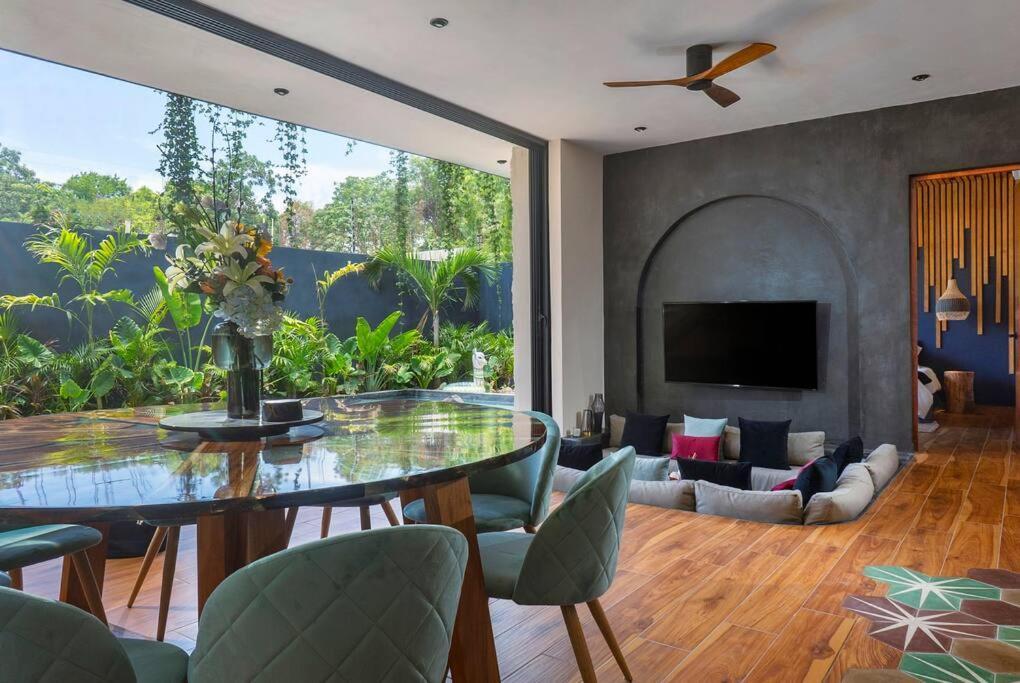 Villa Maison Siscolino 4bdrm W/ Swimup & Rooftop Pools