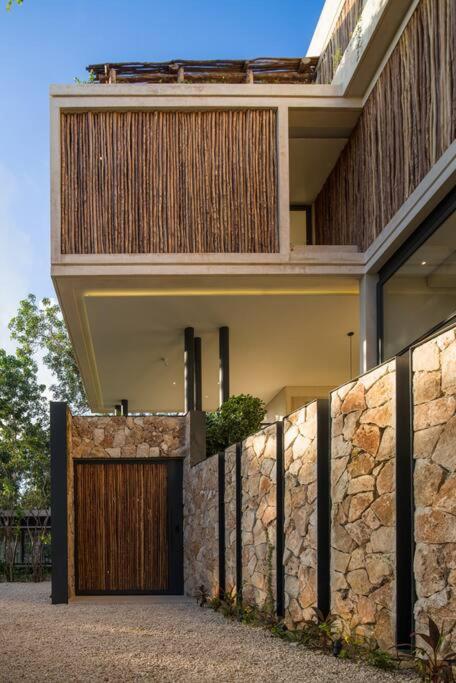 Beyond Amazing 3bd 2br/ Balcony