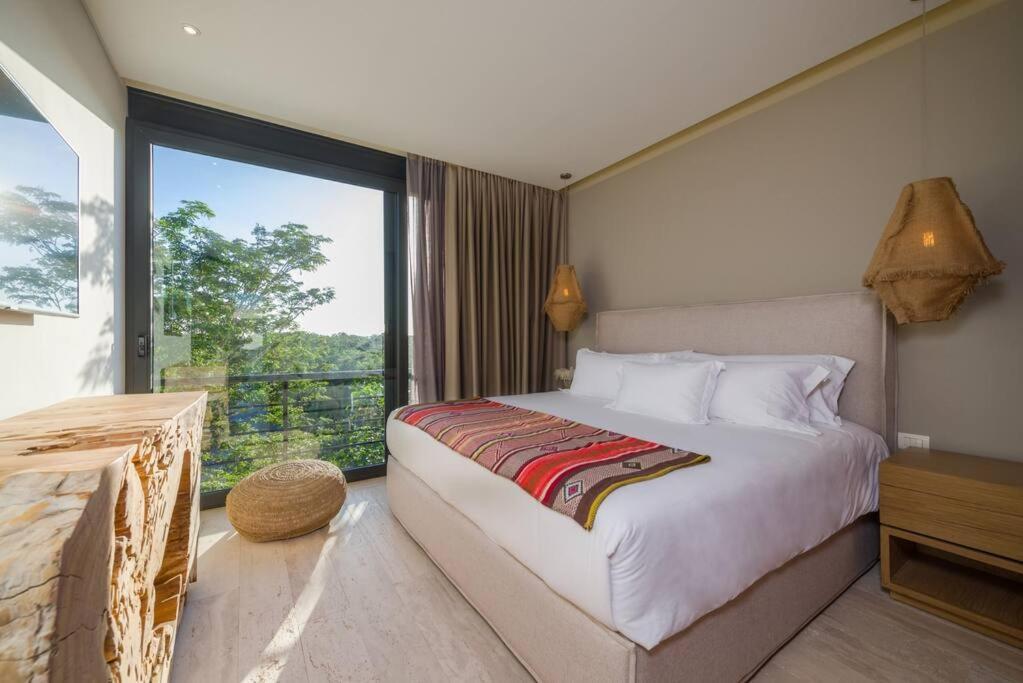 Beyond Amazing 3bd 2br/ Balcony *