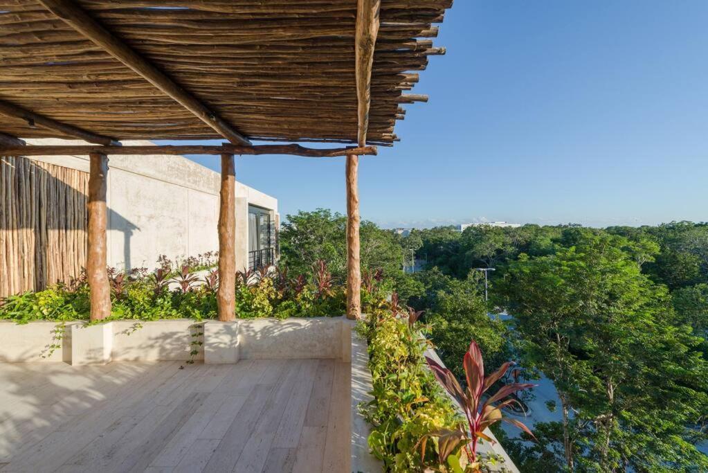 Beyond Amazing 3bd 2br/ Balcony *