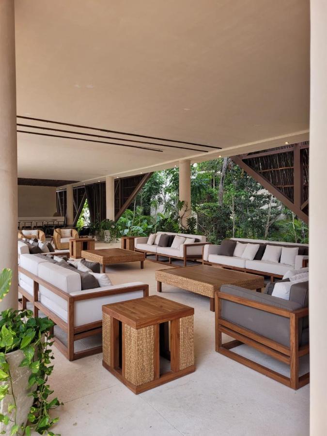 Luxurious Jungle *