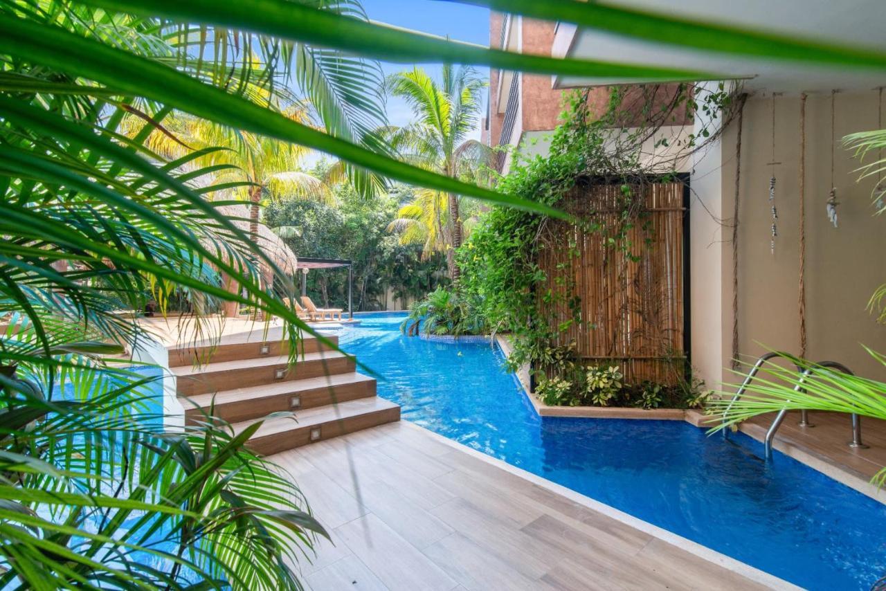 Tropical Elegance: Luxurious With Pool View