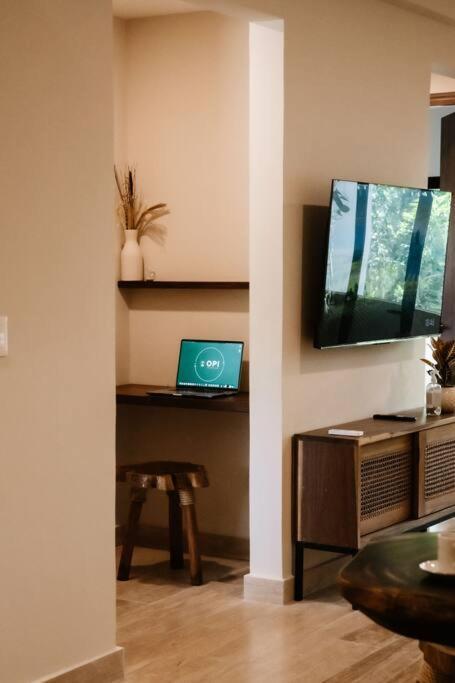 2 Bedroom W/amazing Rooftop & Jungle Views Apartamento