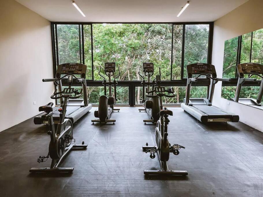 2 Bedroom W/amazing Rooftop & Jungle Views Apartamento