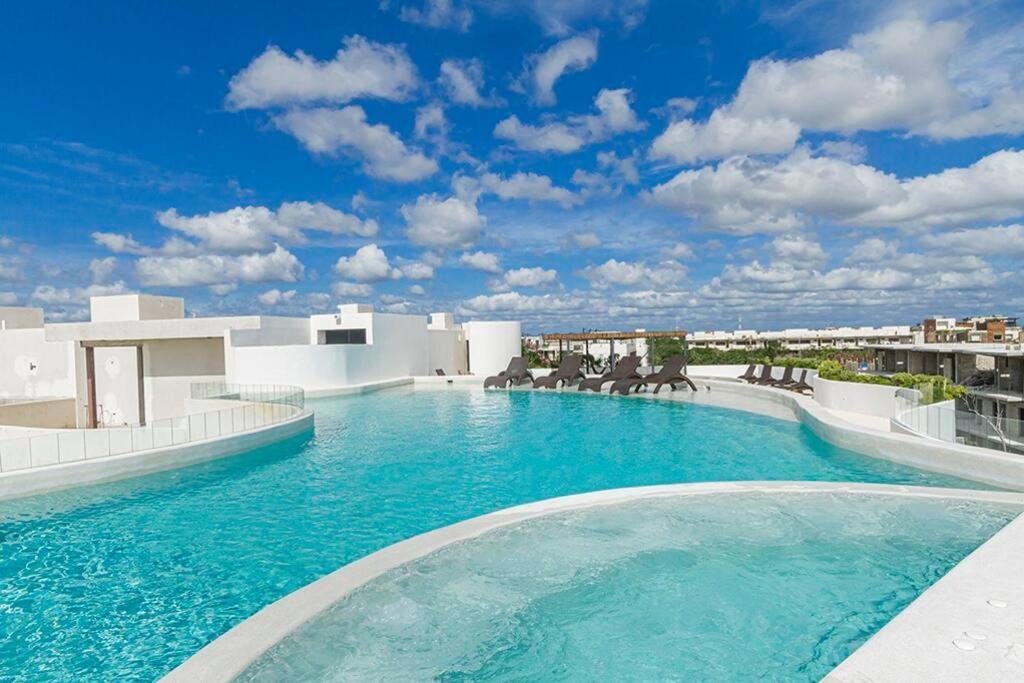 2 Bedroom + Private Pool And Roof Top Terrace *