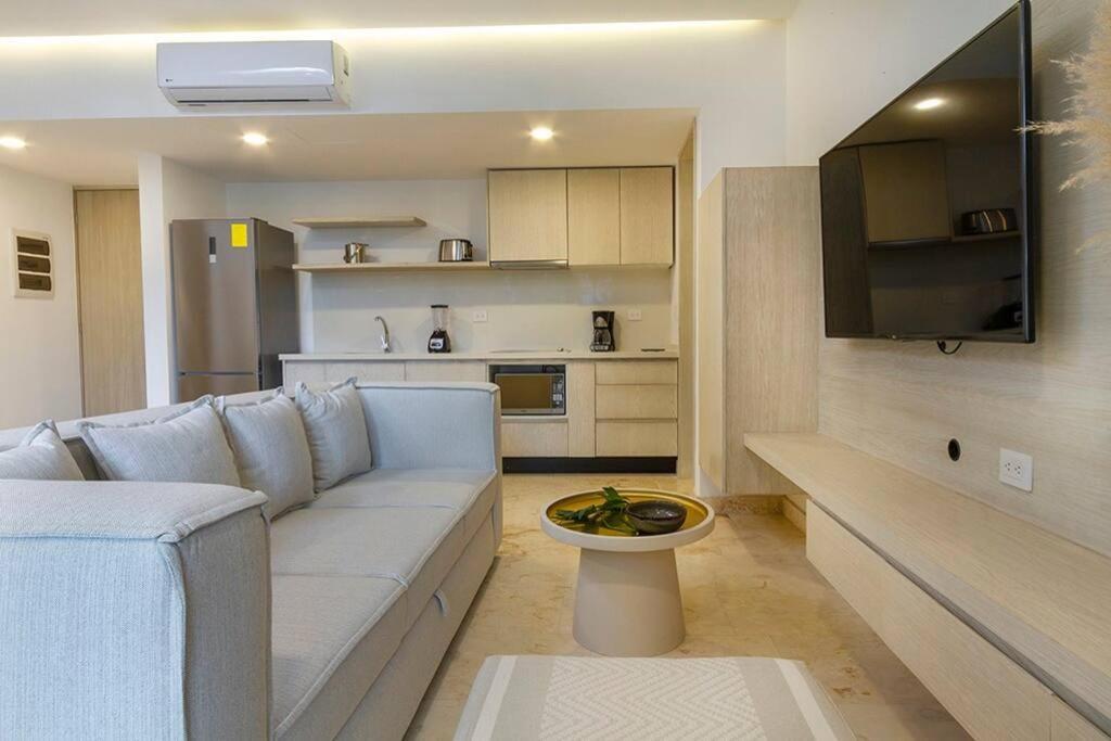 2 Bedroom + Private Pool And Roof Top Terrace