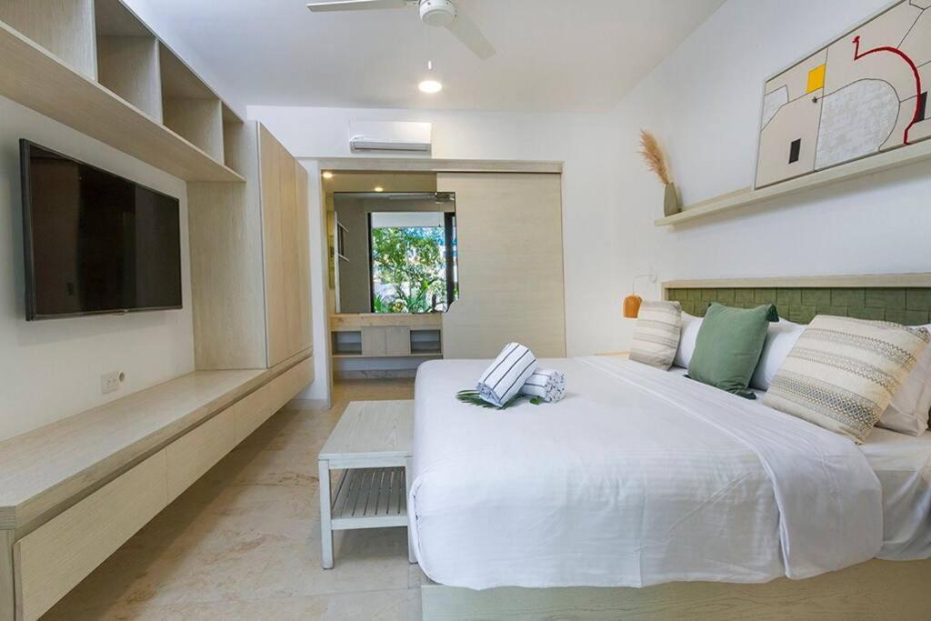 2 Bedroom + Private Pool And Roof Top Terrace