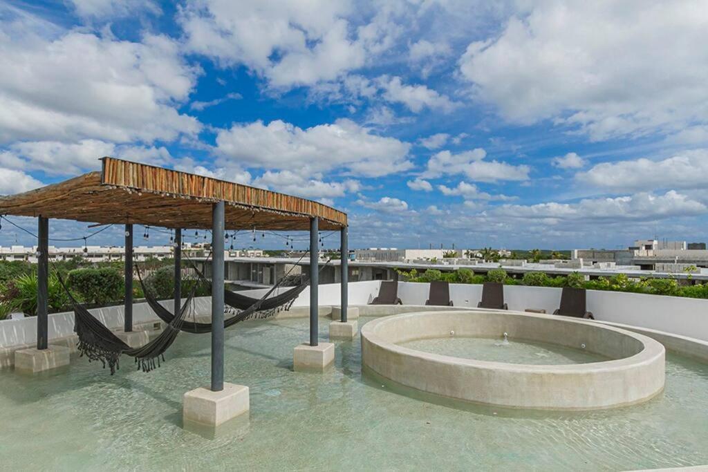 2 Bedroom + Private Pool And Roof Top Terrace *