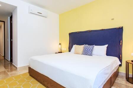 Сasa de vacaciones Vibrant Condo, Fiberoptic Wifi, Workspace & A Pool