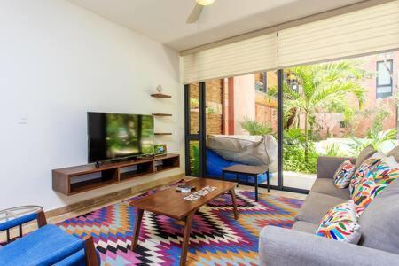 Сasa de vacaciones Vibrant Condo, Fiberoptic Wifi, Workspace & A Pool Tulum