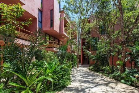 Vibrant Condo, Fiberoptic Wifi, Workspace & A Pool * Tulum
