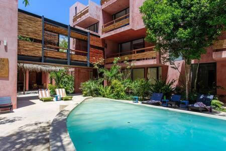 Сasa de vacaciones Vibrant Condo, Fiberoptic Wifi, Workspace & A Pool
