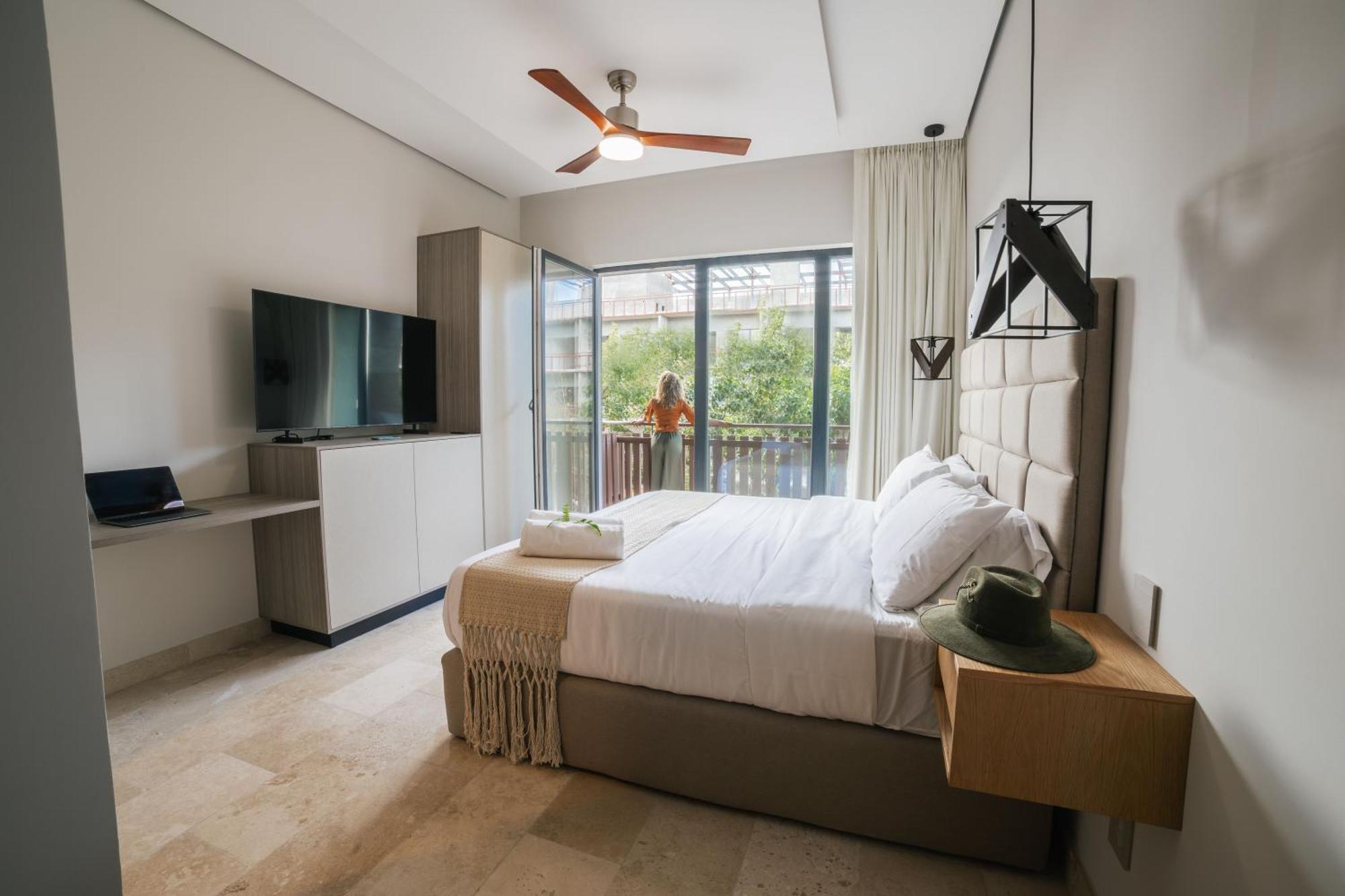 Studio/hotel Zone/infinity Pool/amira-203b By Sandy Powerpul
