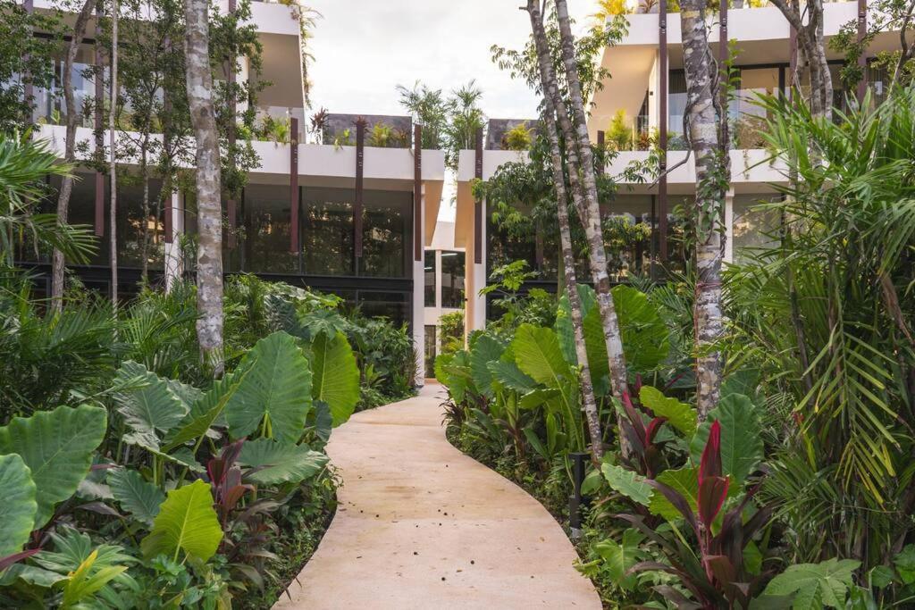 Mistiq Jungle