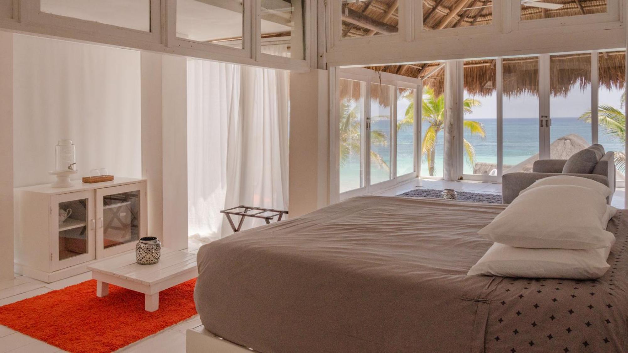 Villa 12br Beachfront Private With Infinity Pool By Solmar *