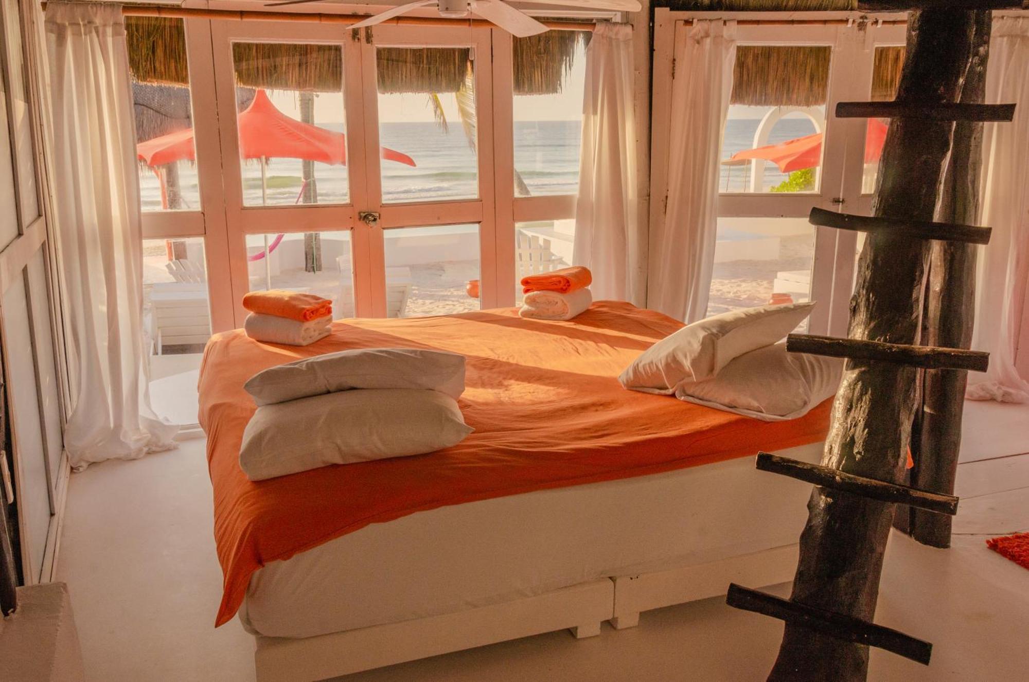 Villa 12br Beachfront Private With Infinity Pool By Solmar *