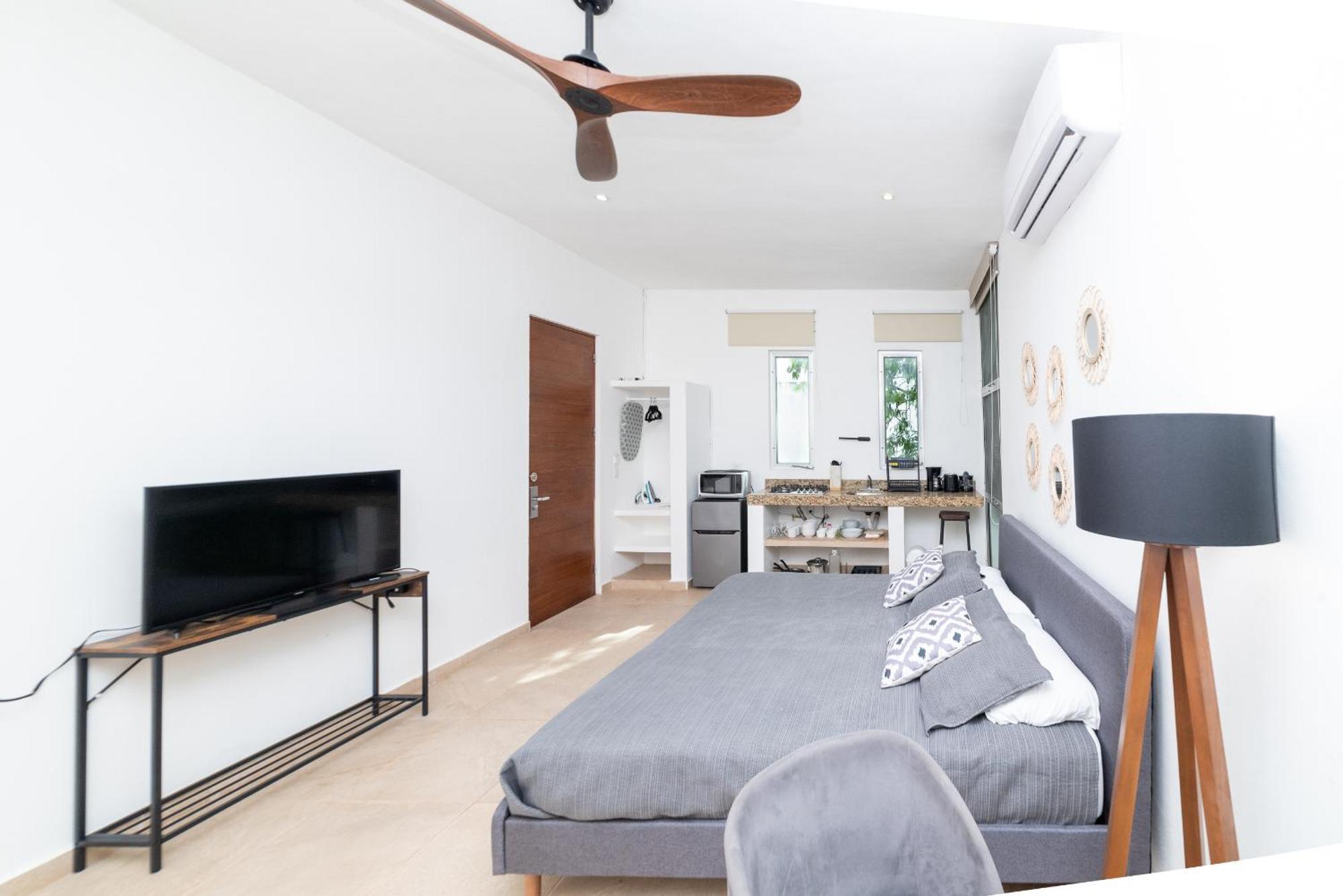 Large Loft With Private Pool And Amazing Sunset Views In The Heart Of