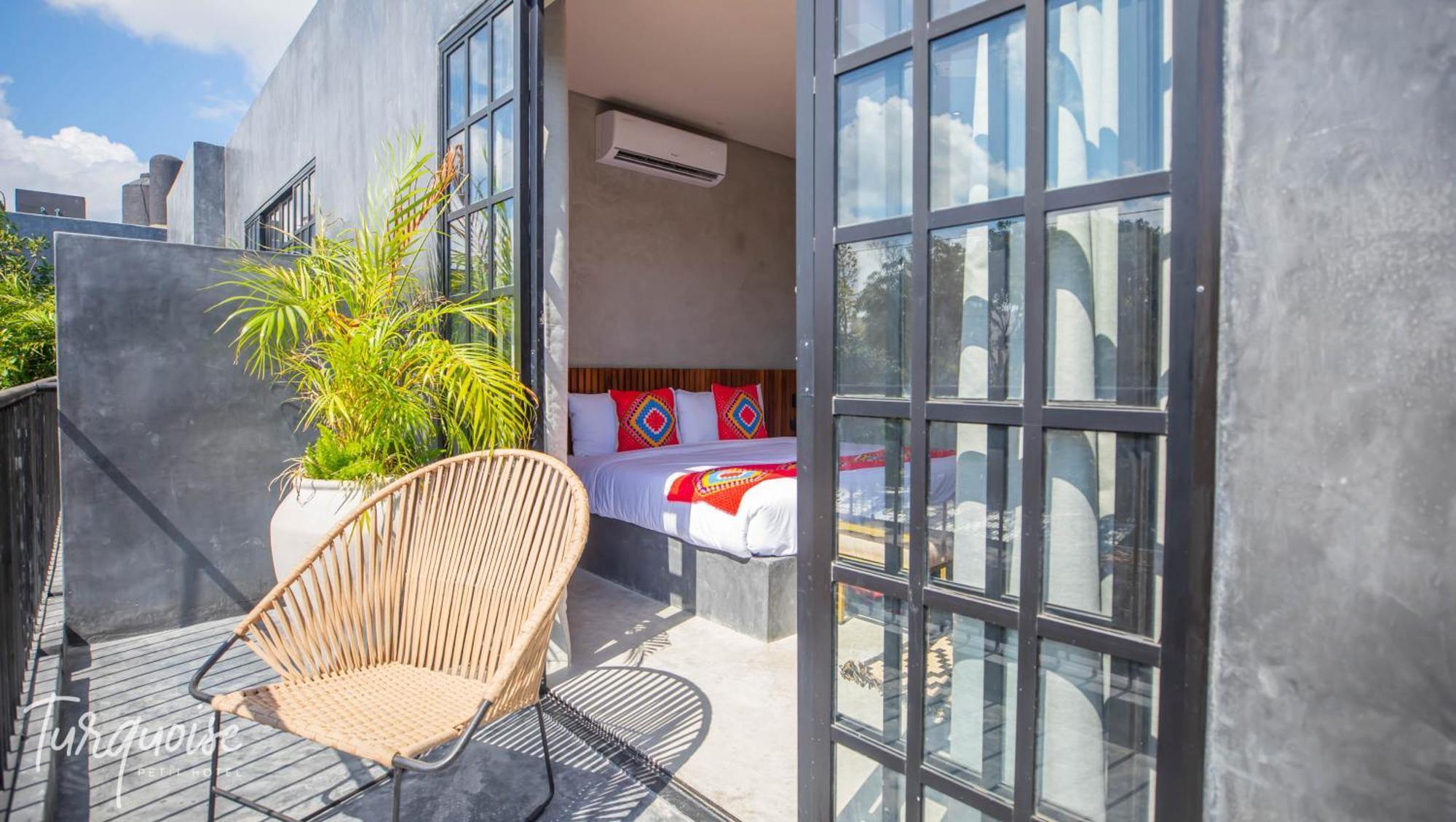 Turquoise (adults Only) 3*