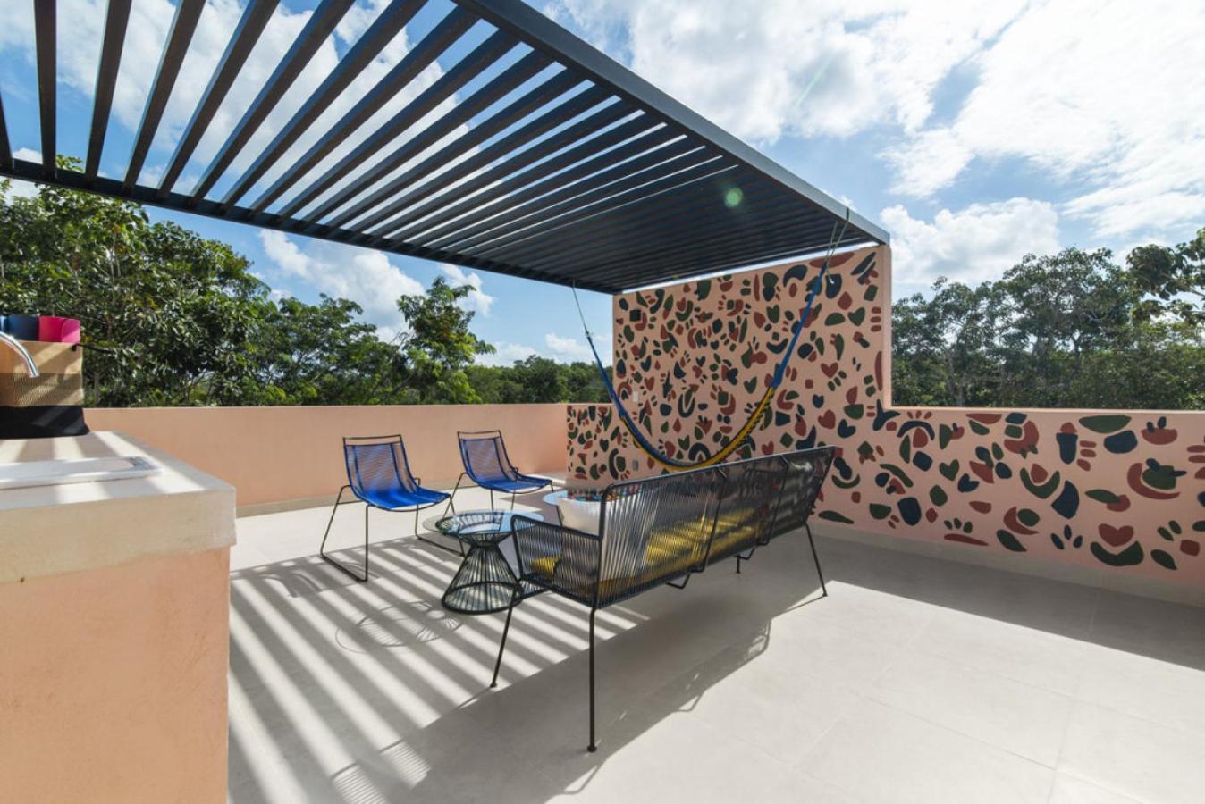 Shes Moody 3 Bed Penthouse With Yard Pools Rooftop Aircon 15 Minute Drive To The Сasa de vacaciones