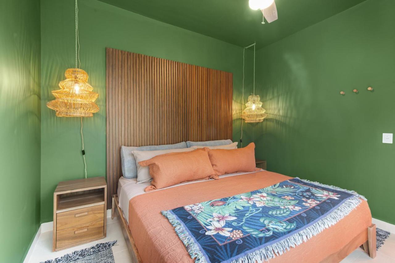 Shes Moody 3 Bed Penthouse With Yard Pools Rooftop Aircon 15 Minute Drive To The * Tulum