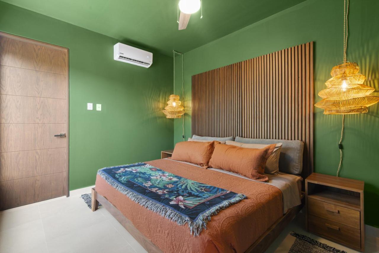 Shes Moody 3 Bed Penthouse With Yard Pools Rooftop Aircon 15 Minute Drive To The *