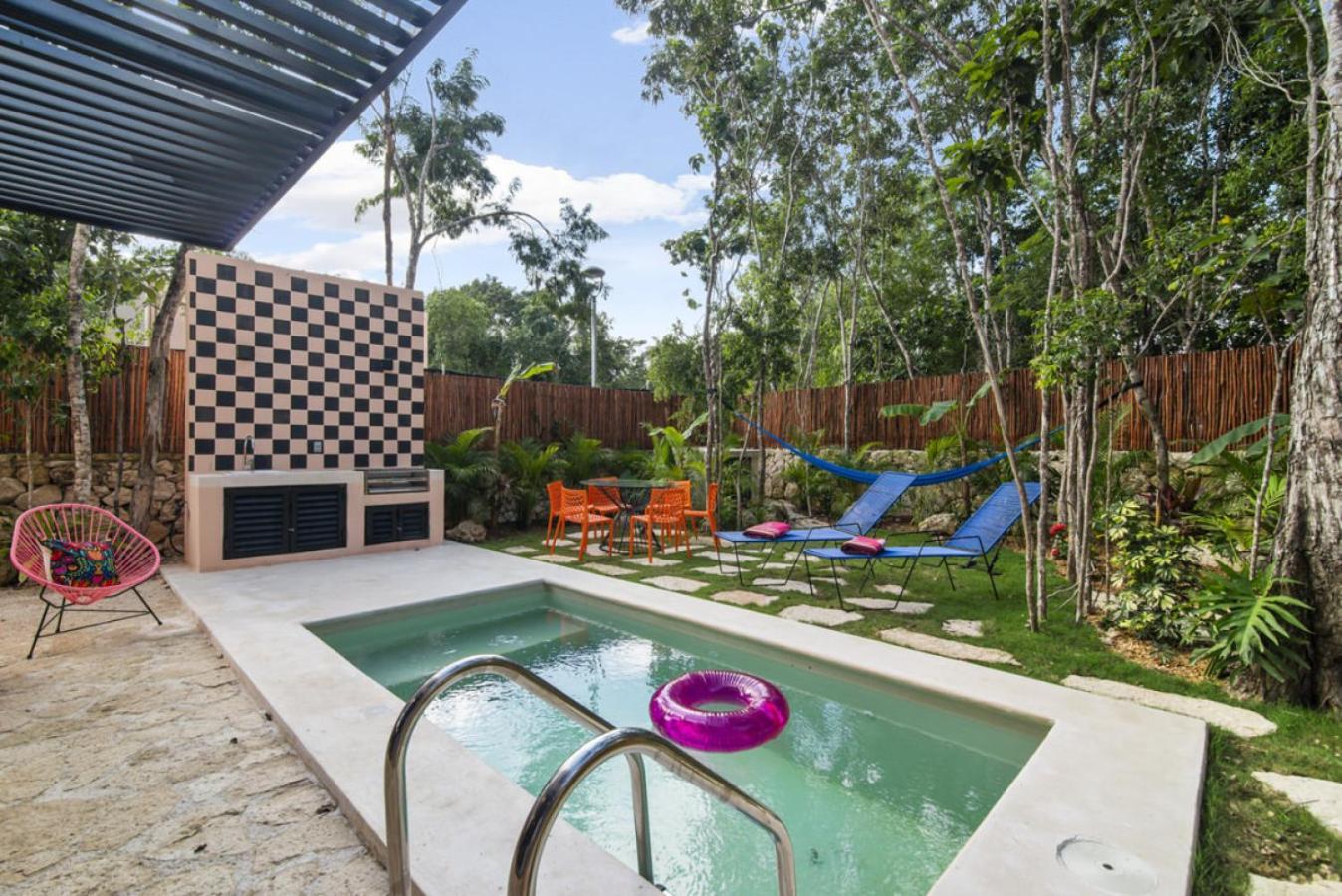 Сasa de vacaciones Shes Moody 3 Bed Penthouse With Yard Pools Rooftop Aircon 15 Minute Drive To The Tulum