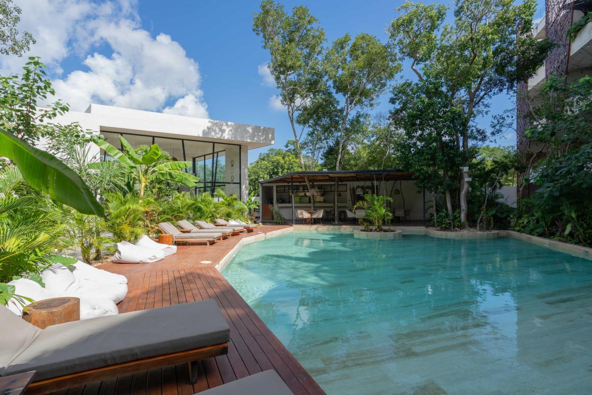 Jade Tulum
