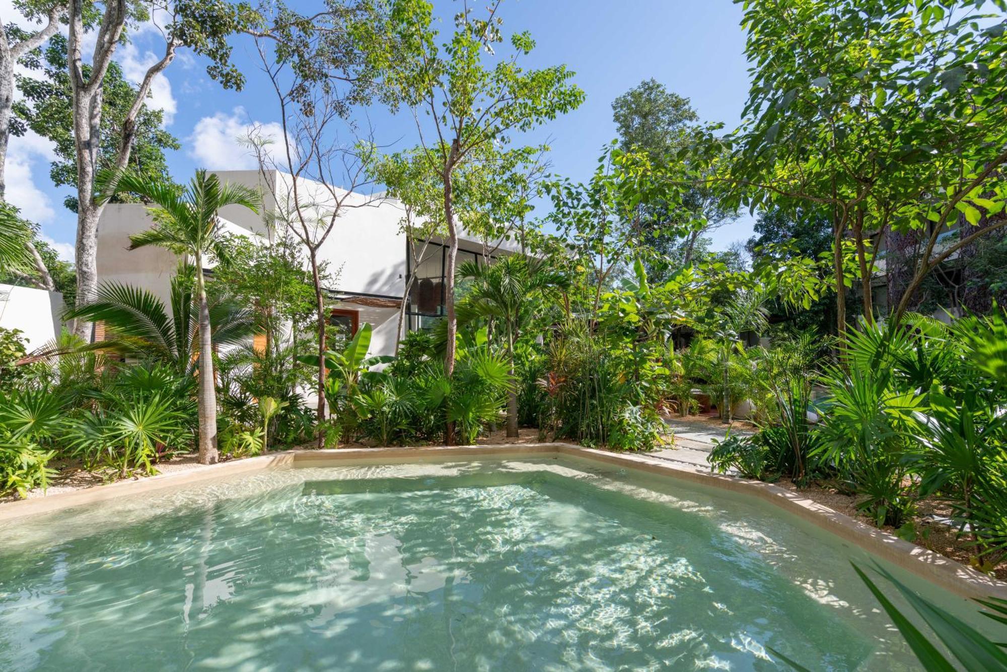 Jade Tulum