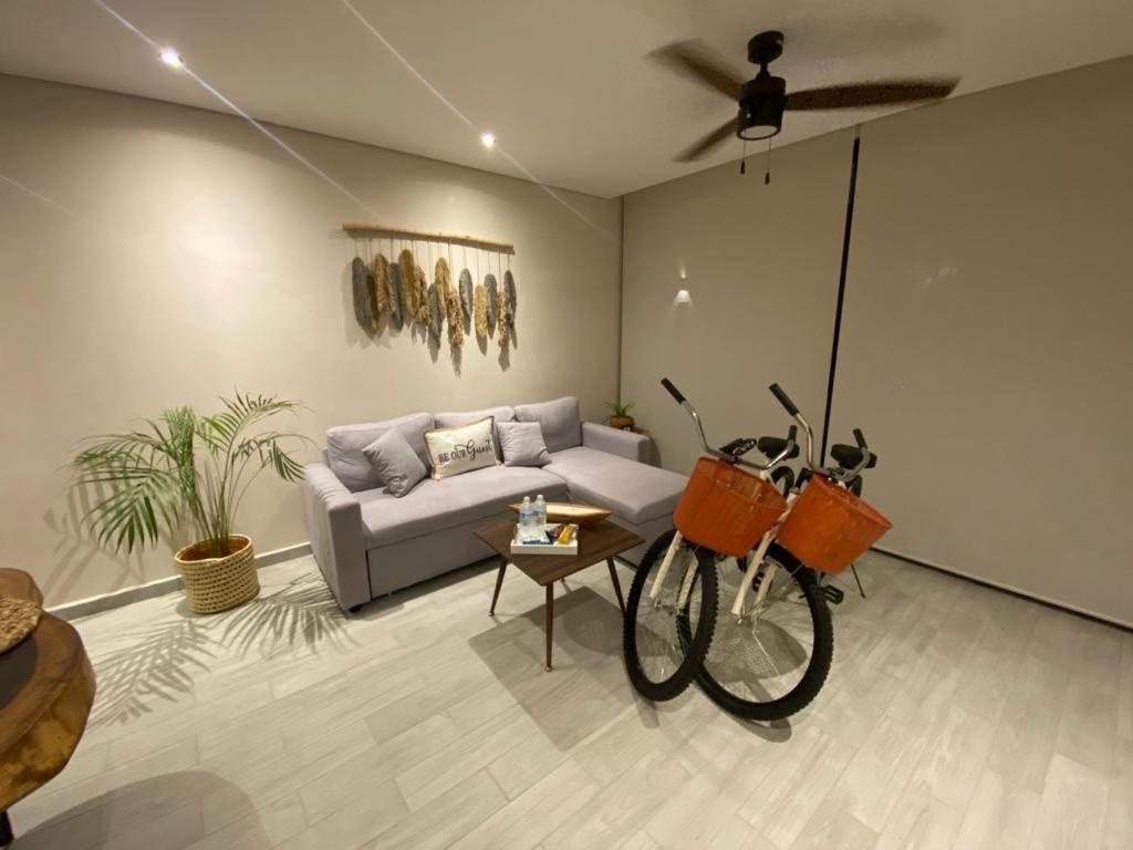 Retreat With Private Patio Tub & 2 Free Bikes