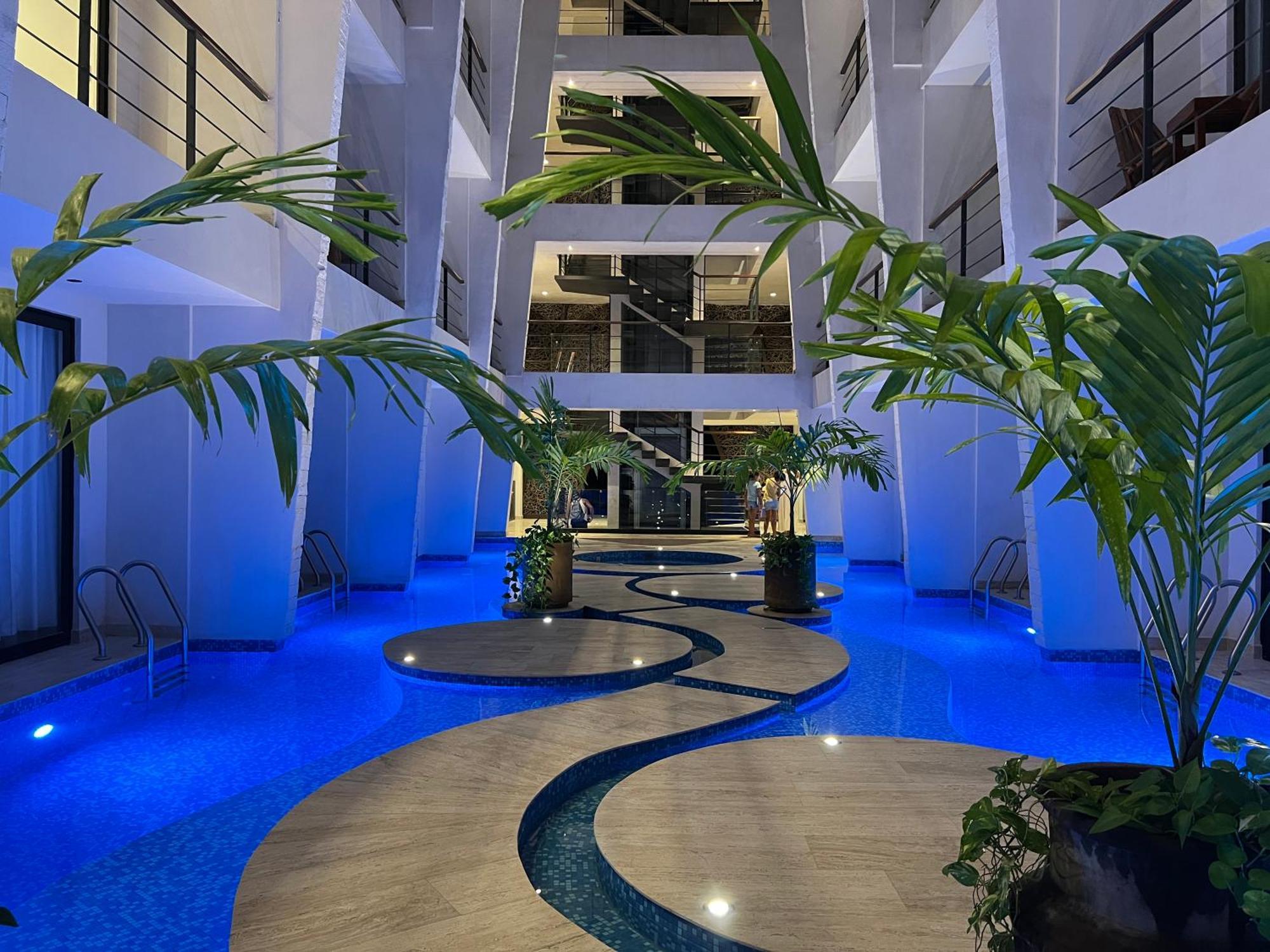 Beautiful Rooftop With Private Terrace, Amazing Pool With Aerial Views, Jacuzzi-sauna-gym-laundry-cinema-coworking * Tulum