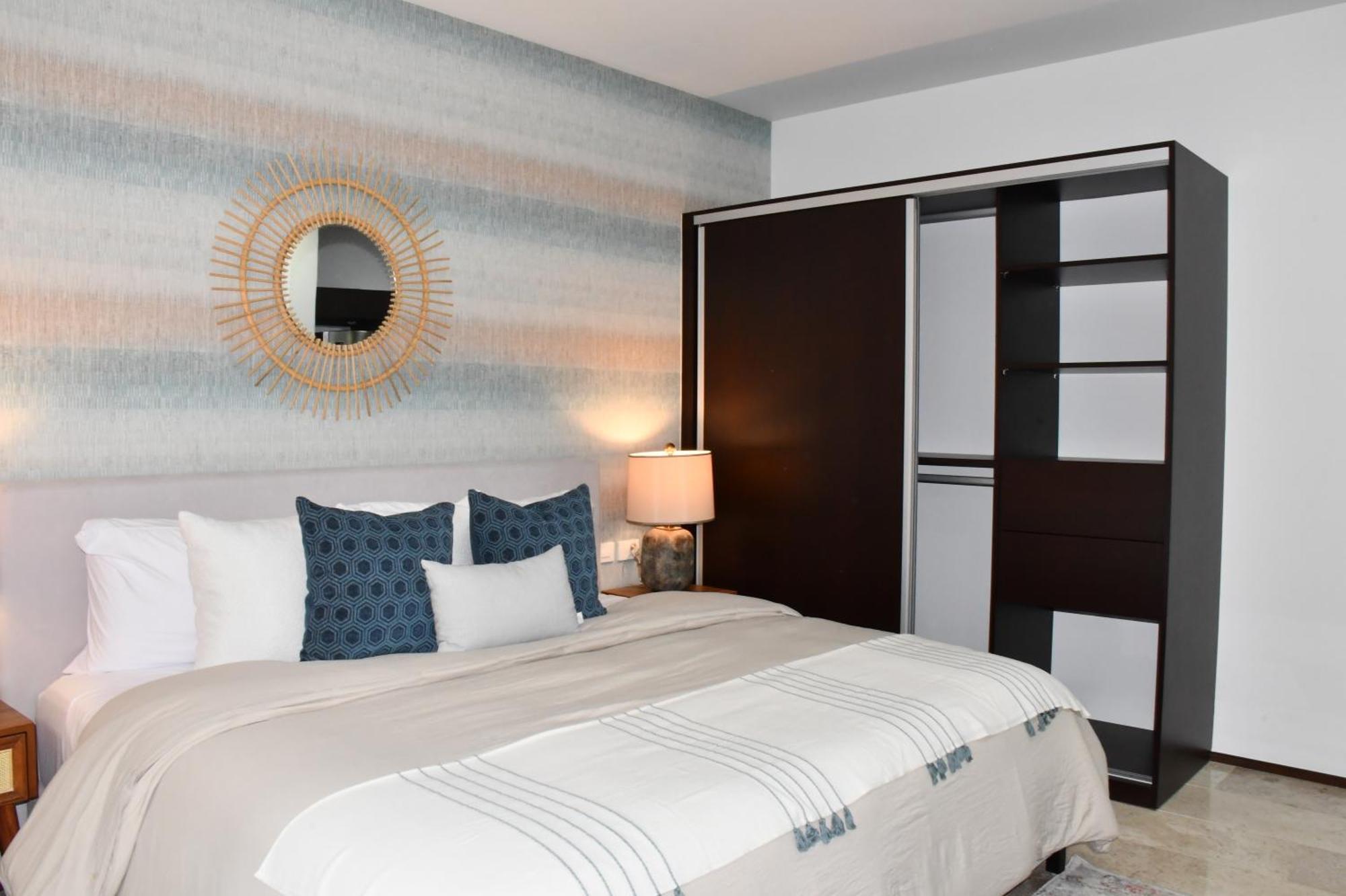 Menesse Luxury By Spot *