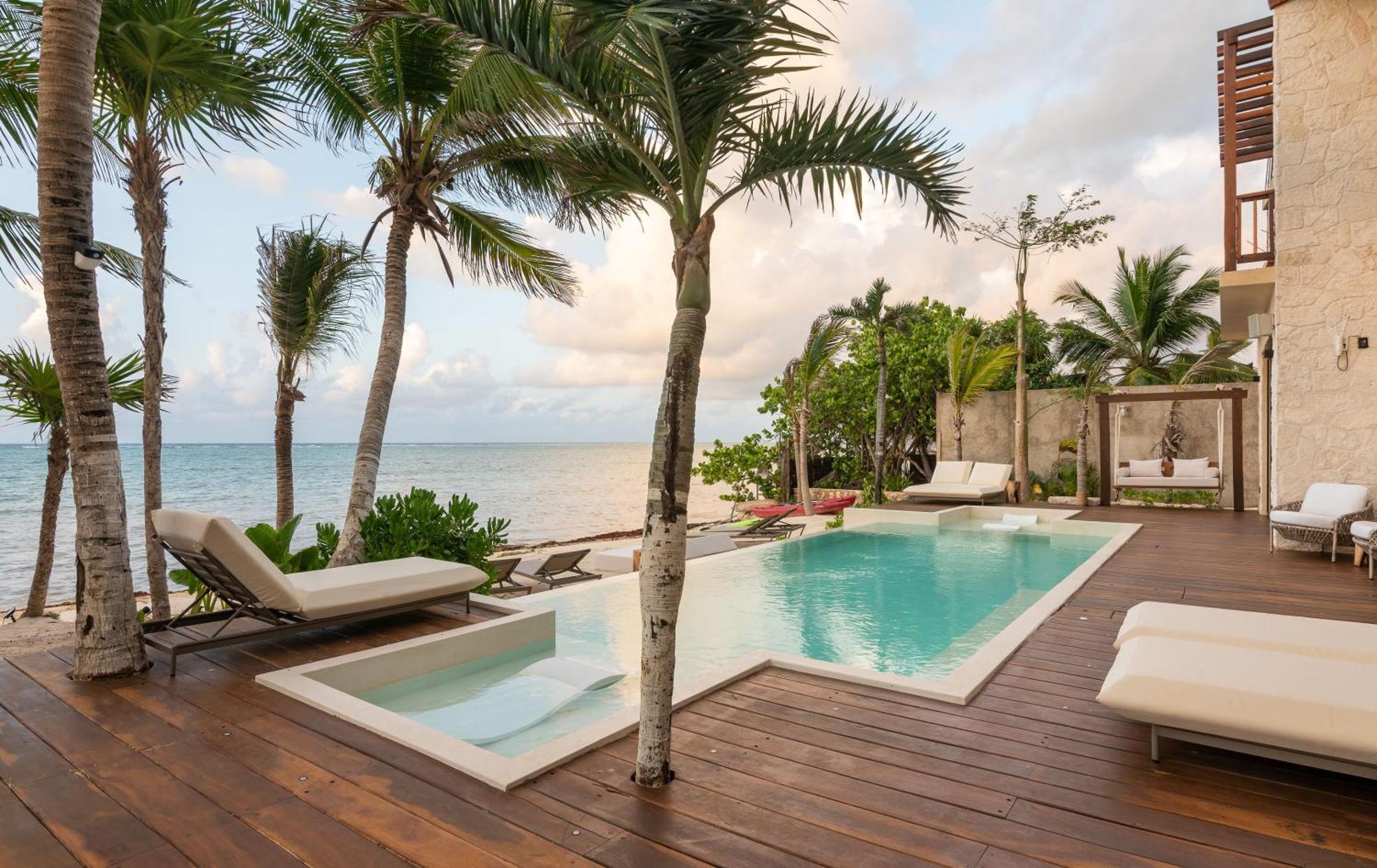 Villa Tulumar Beachfront Luxury Villa- Full Service