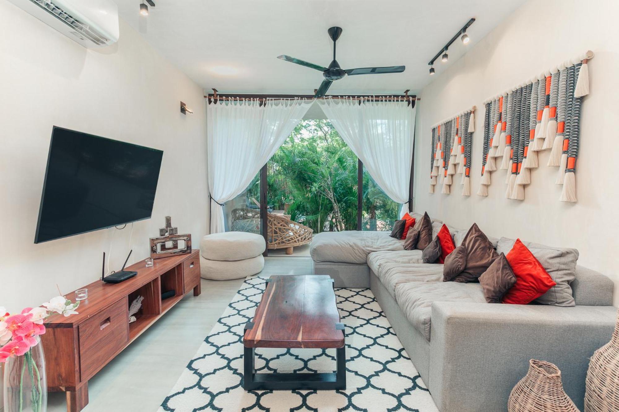 Luxury 2 Bdr 2 Bth 2 Bikes Jacuzzi Fiboptic Wifi. Apartamento *