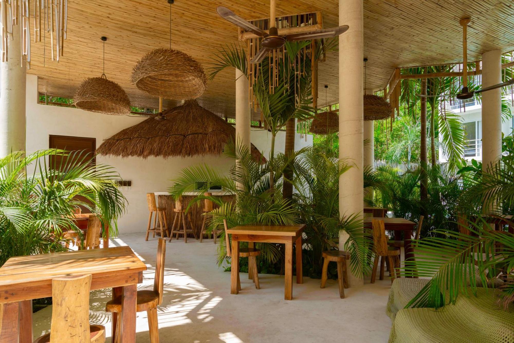 Beautiful Swim-up With Private Terrace, Pool And Jungle Gym Apartment *