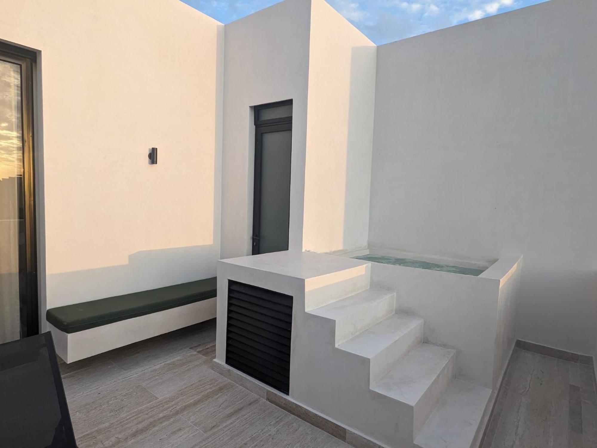 New Luxury Ph With Private Terrace & Plunge Pool