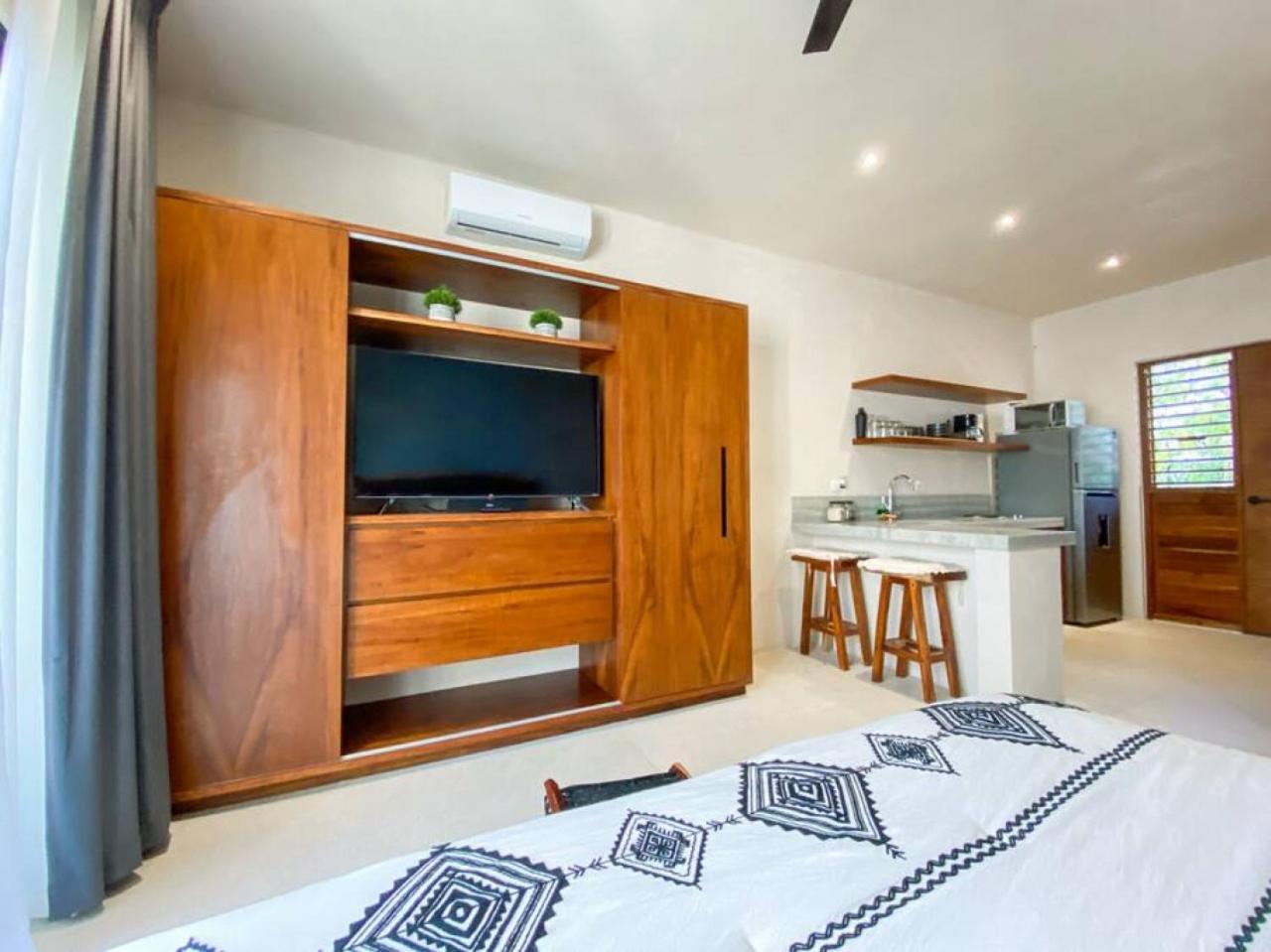 Bohochic With Full Kitchen, Pool, Balcony Wifi