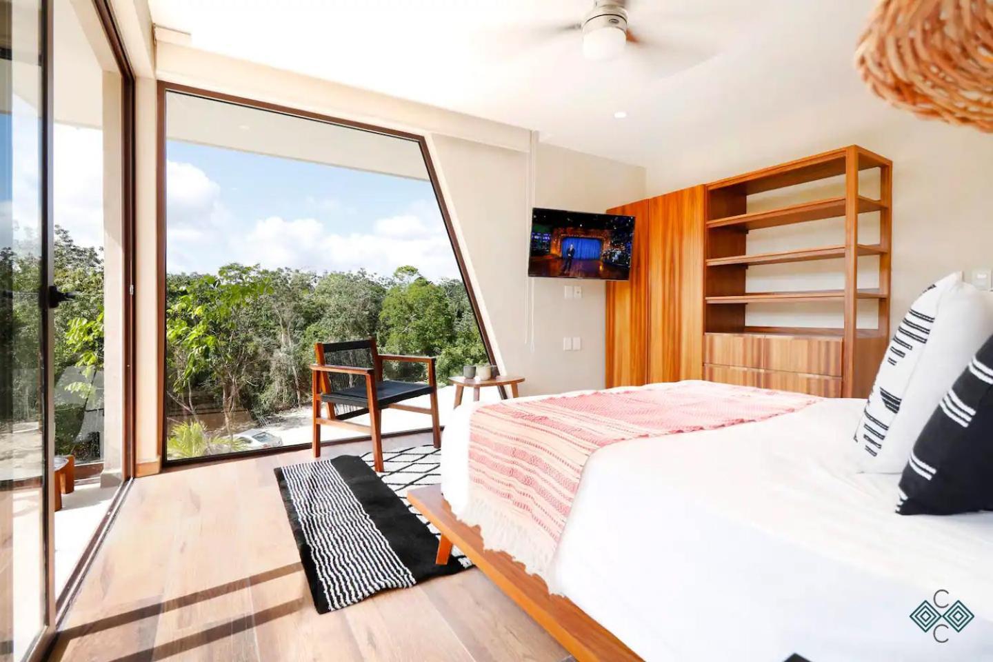 Private Pool Penthouse In 3 Bedrooms.
