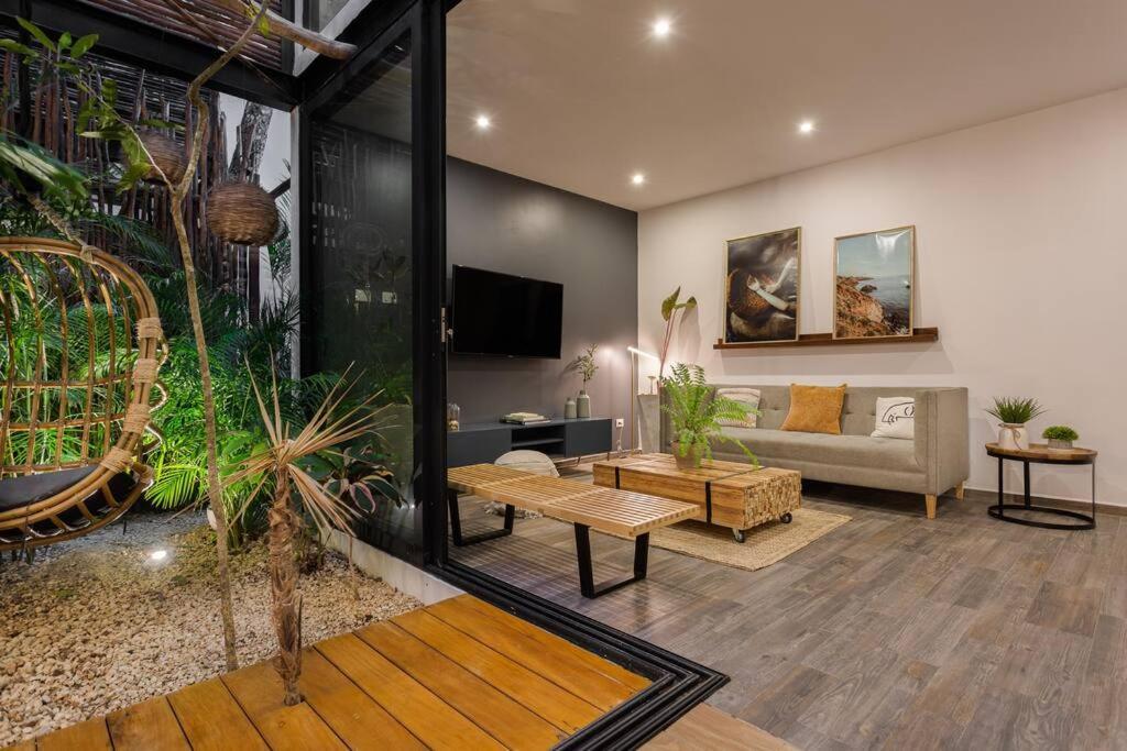 Chic Townhouse With Private Pool And Rooftop View