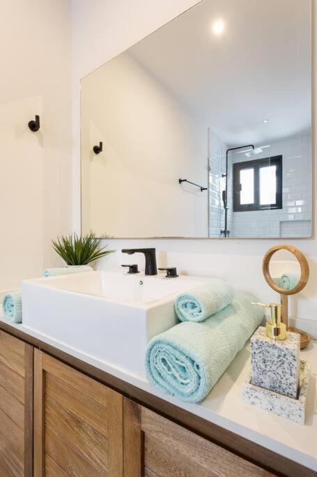 Chic Townhouse With Private Pool And Rooftop View Сasa de vacaciones *