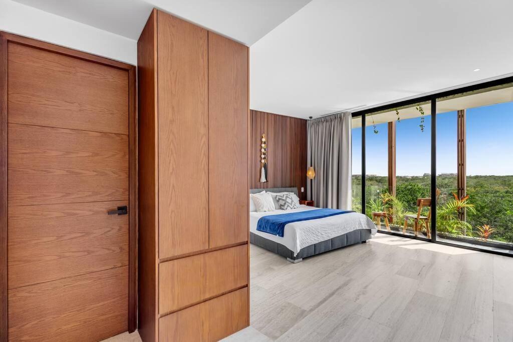 Lux Private Rooftop Pool With World Class Amenities