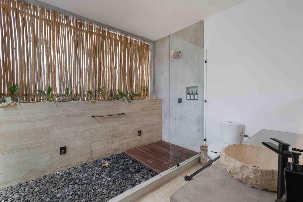 Brand New Just 5 Min To & Downtown! *