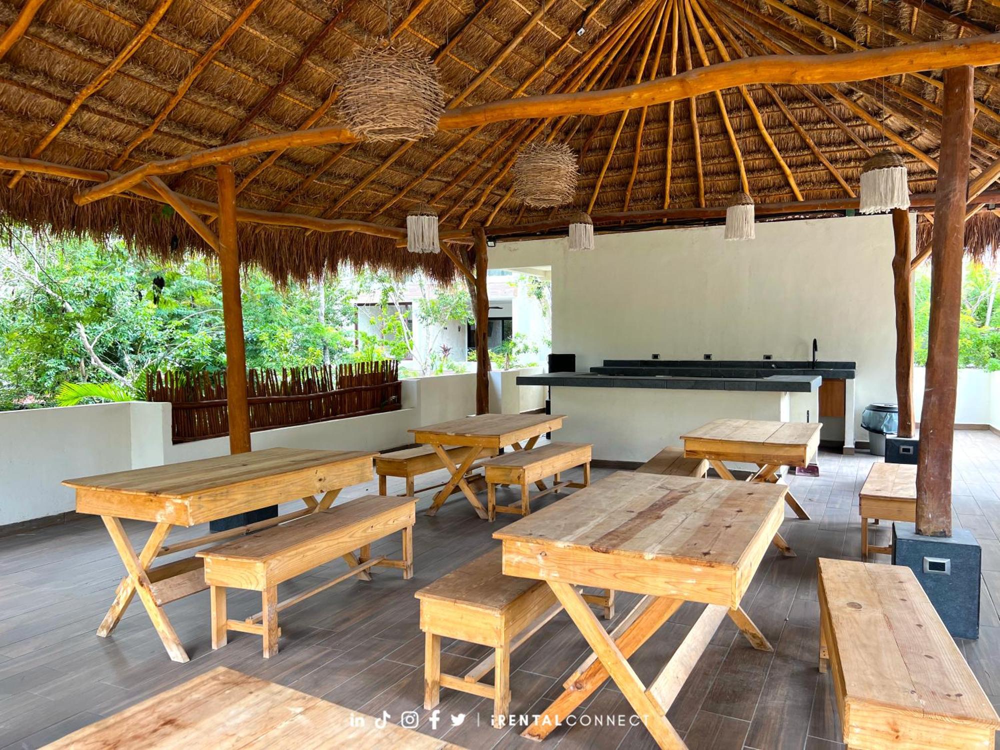 New P-2, Alberca, Jacuzzi, Spa, Roof