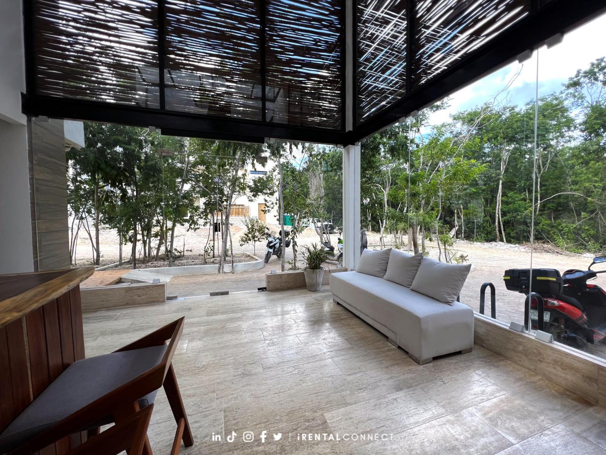 New P-2, Alberca, Jacuzzi, Spa, Roof *