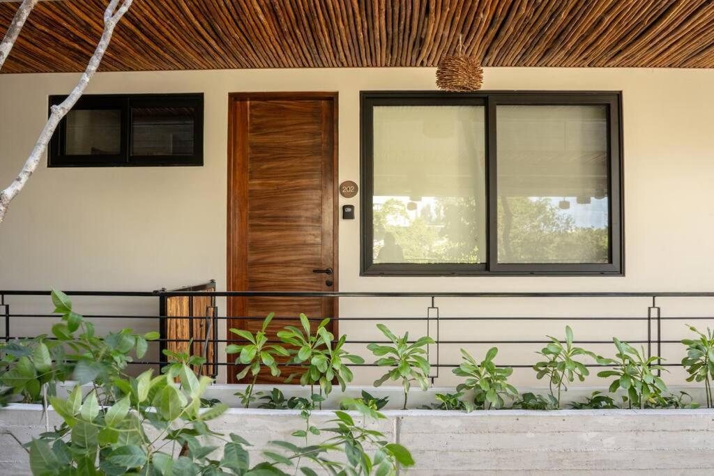 New 1 Bed - - Private Terrace