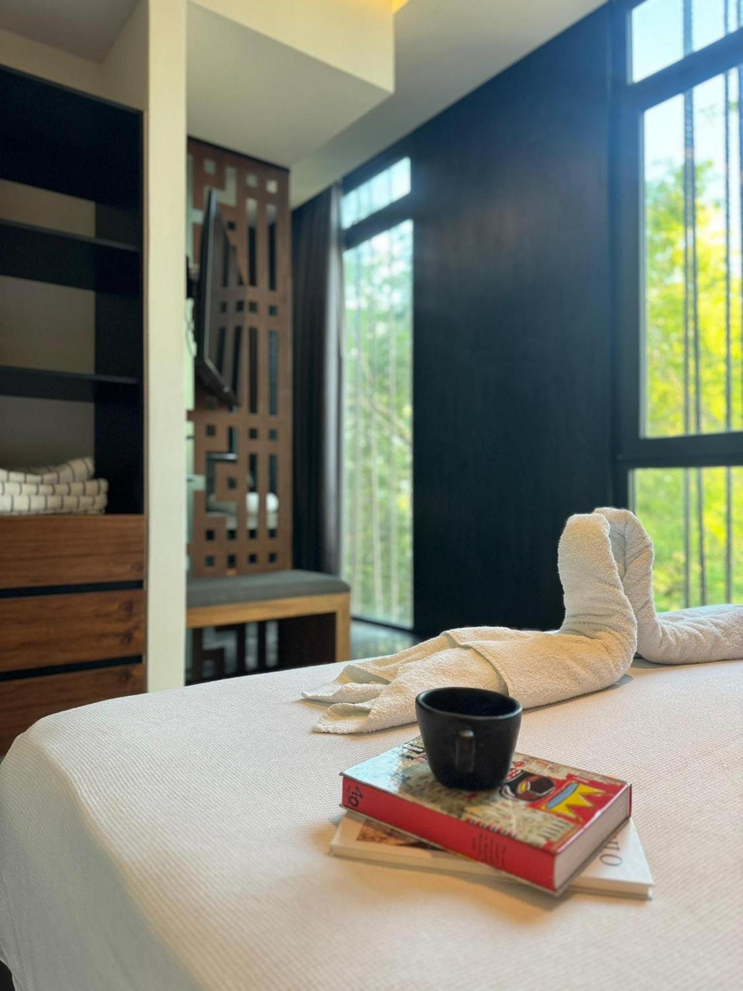 Iik By Groovy Stays- A Hip Condo-hotel With Wifi, Rooftop, Pool, Sleeps 6 *