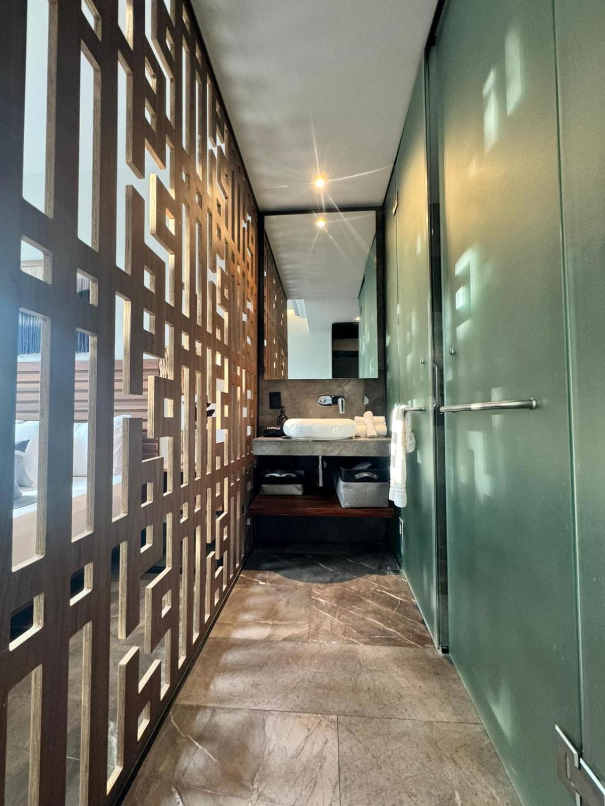Iik By Groovy Stays- A Hip Condo-hotel With Wifi, Rooftop, Pool, Sleeps 6 Apartahotel