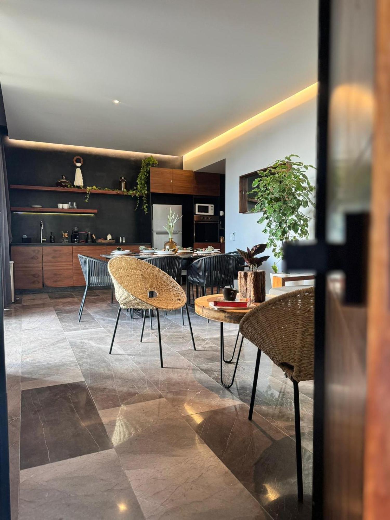 Iik By Groovy Stays- A Hip Condo-hotel With Wifi, Rooftop, Pool, Sleeps 6 *